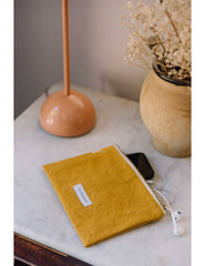 Pequeño bolso amarillo